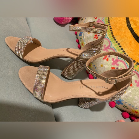 Shoes - NWOT SIZE 6 MADDEN GIRL SPARKLE CHUNKY HEEL SASSY SANDALS